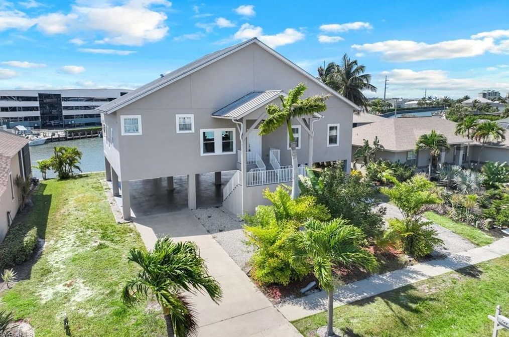 748 Rose Ct, Marco Island FL  34145-2524 exterior