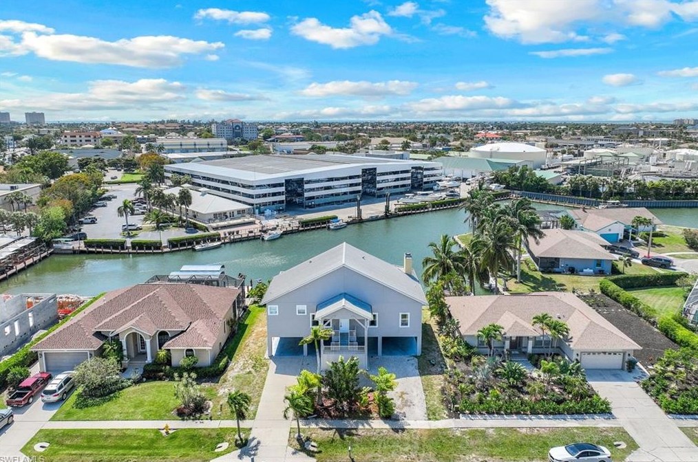 748 Rose Ct, Marco Island FL  34145-2523 exterior