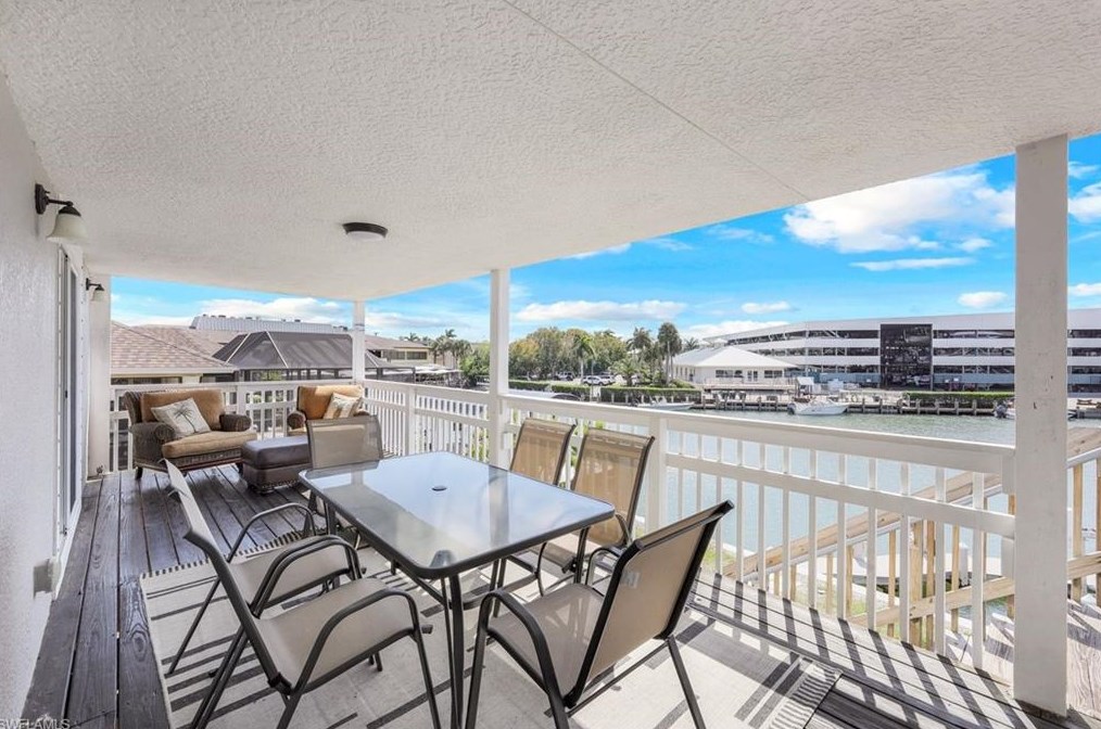 748 Rose Ct, Marco Island FL  34145-2523 exterior