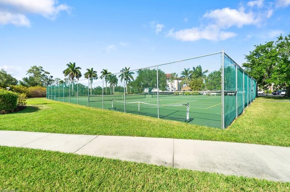 7200 Coventry Ct, Naples FL  34104-6717 exterior