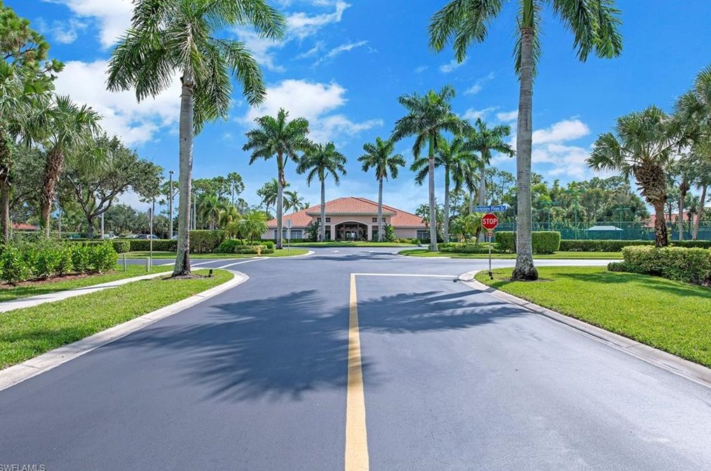 7670 Meadow Lakes Dr, Naples FL  34104-7435 exterior