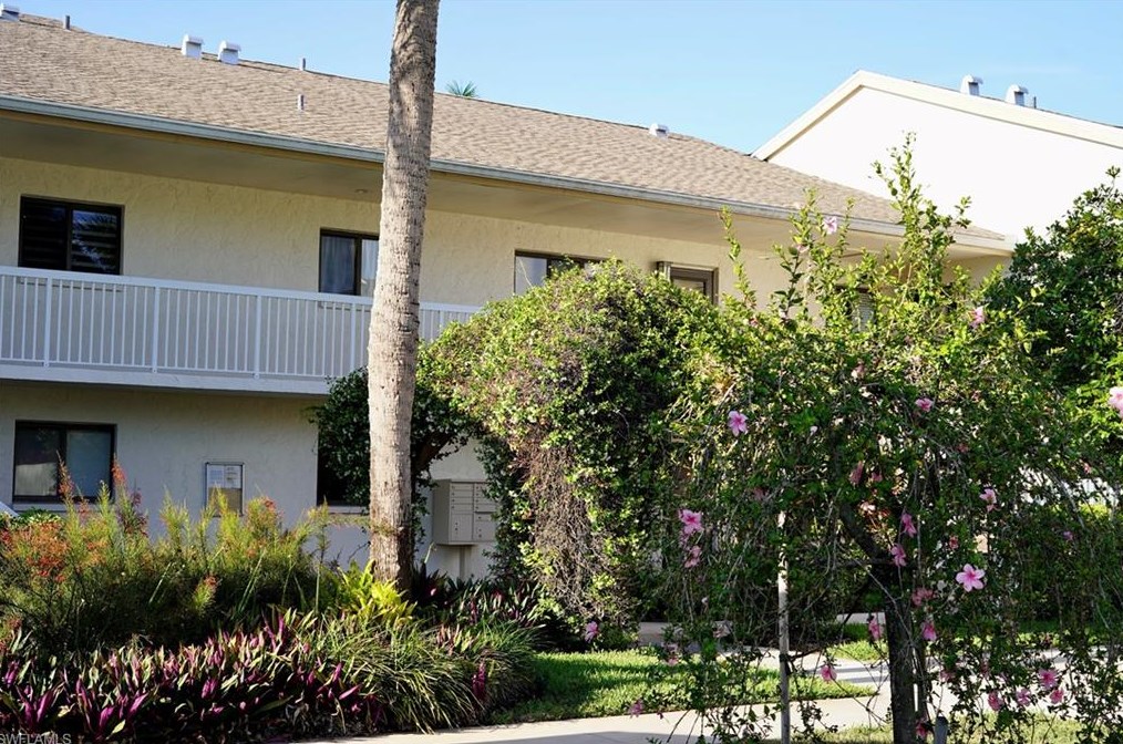 910 Vanderbilt Beach Rd, Naples FL 34108-3504 exterior