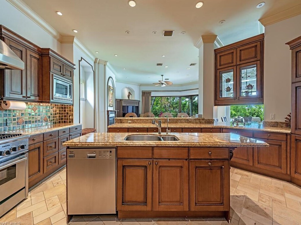 651 21 Ave, Naples FL 34116-6423 exterior