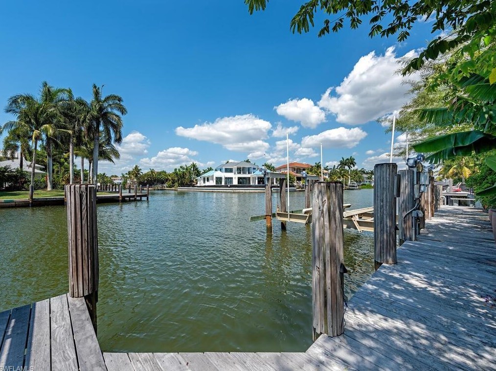 651 21 Ave, Naples FL 34116-6423 exterior