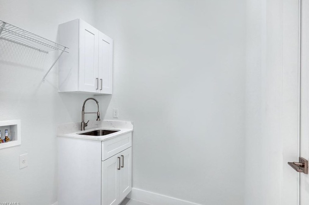 4576 68 Ave, Naples FL 34120-6451 exterior