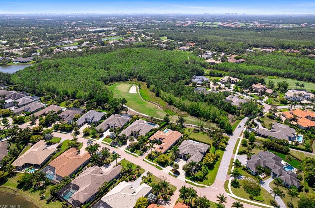 4265 Deephaven Ln, Naples FL 34119-8616 exterior