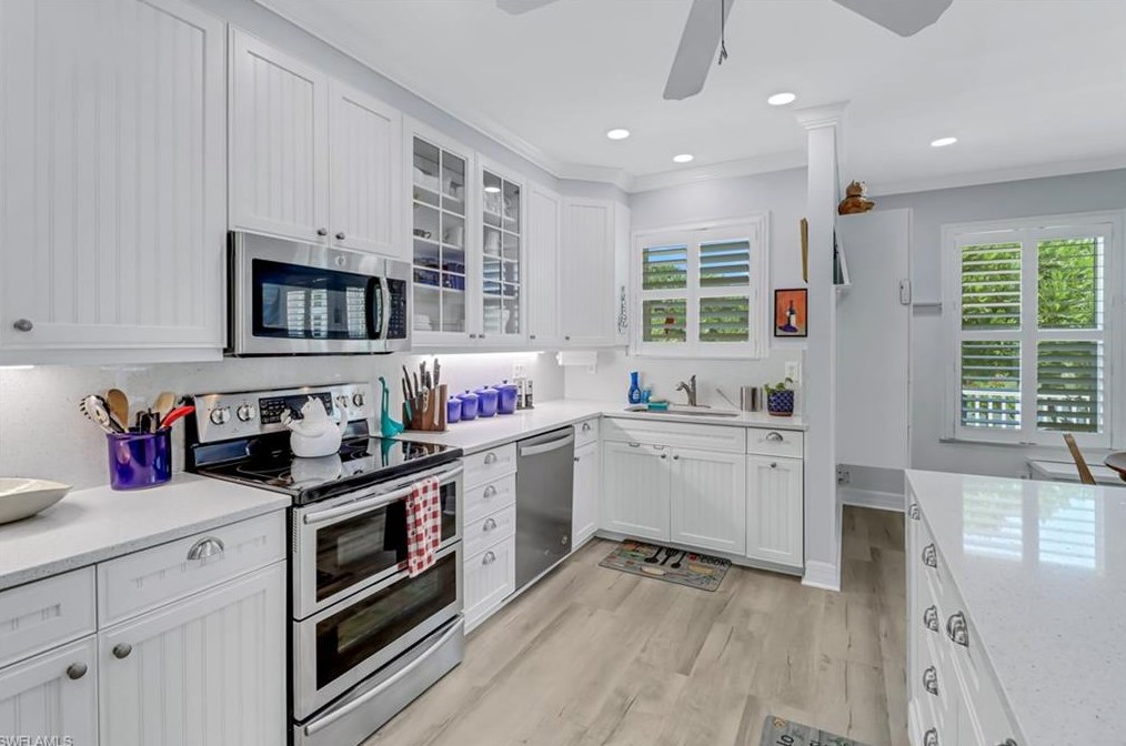 1097 Jardin Dr, Naples FL 34104-6616 exterior