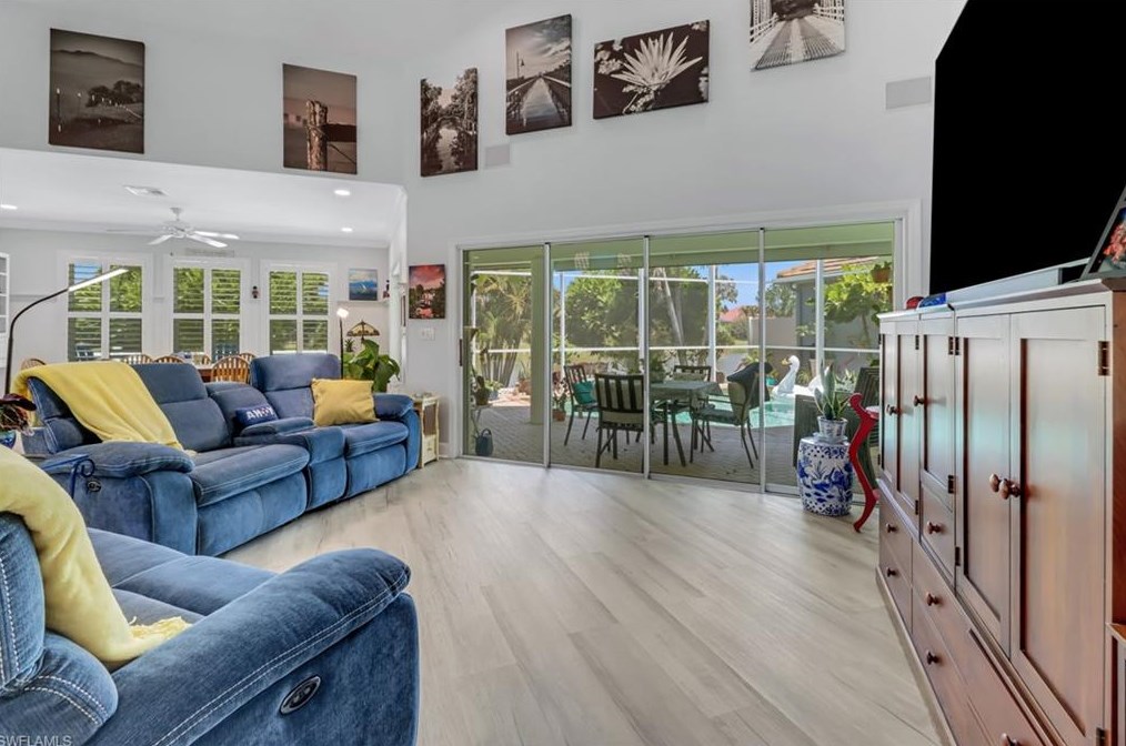 1097 Jardin Dr, Naples FL 34104-6616 exterior