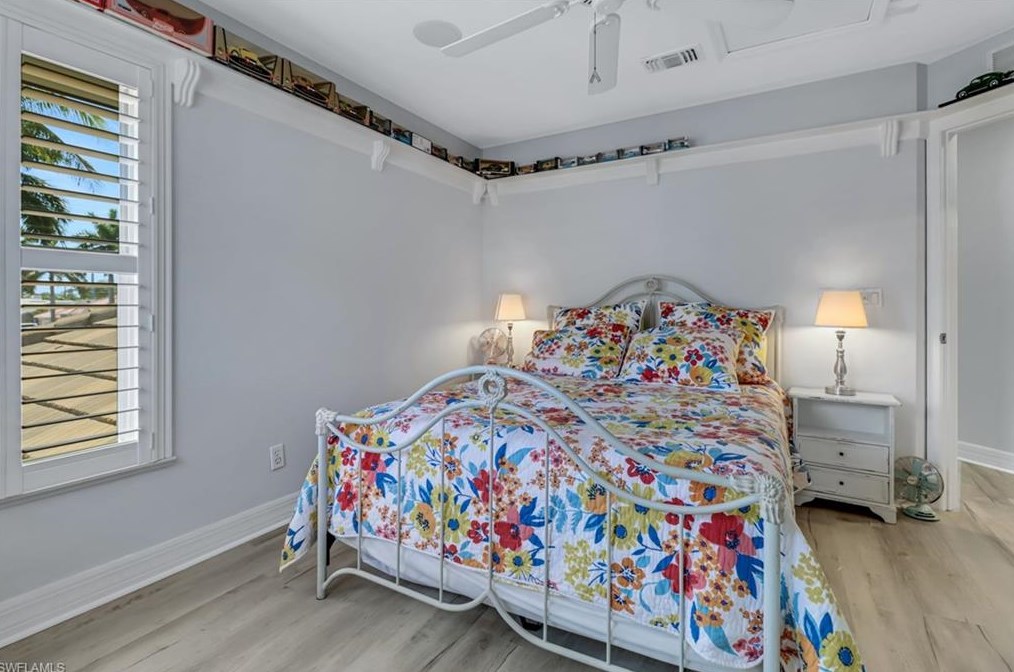 1097 Jardin Dr, Naples FL 34104-6616 exterior