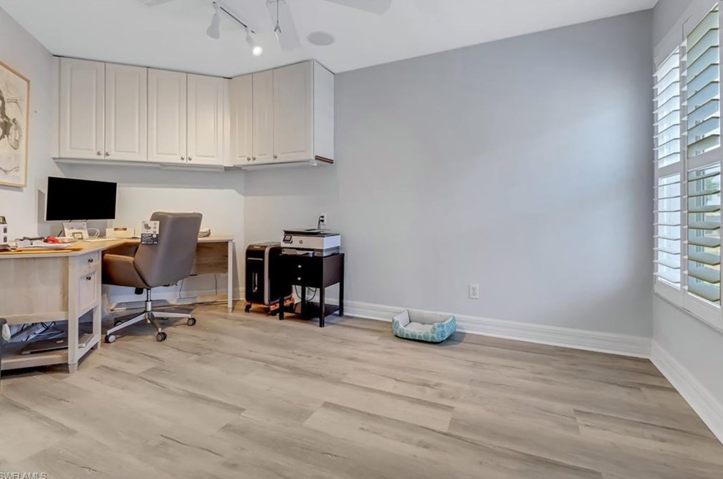 1097 Jardin Dr, Naples FL 34104-6616 exterior