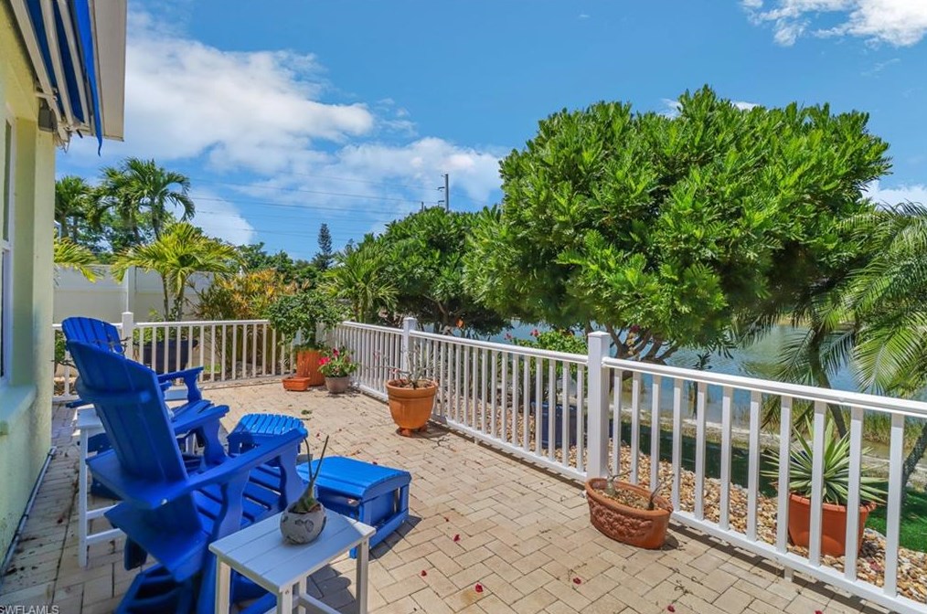 1097 Jardin Dr, Naples FL 34104-6616 exterior