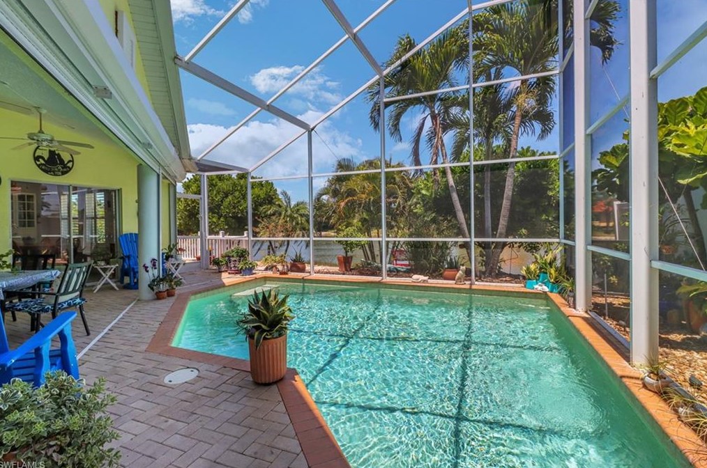 1097 Jardin Dr, Naples FL 34104-6616 exterior