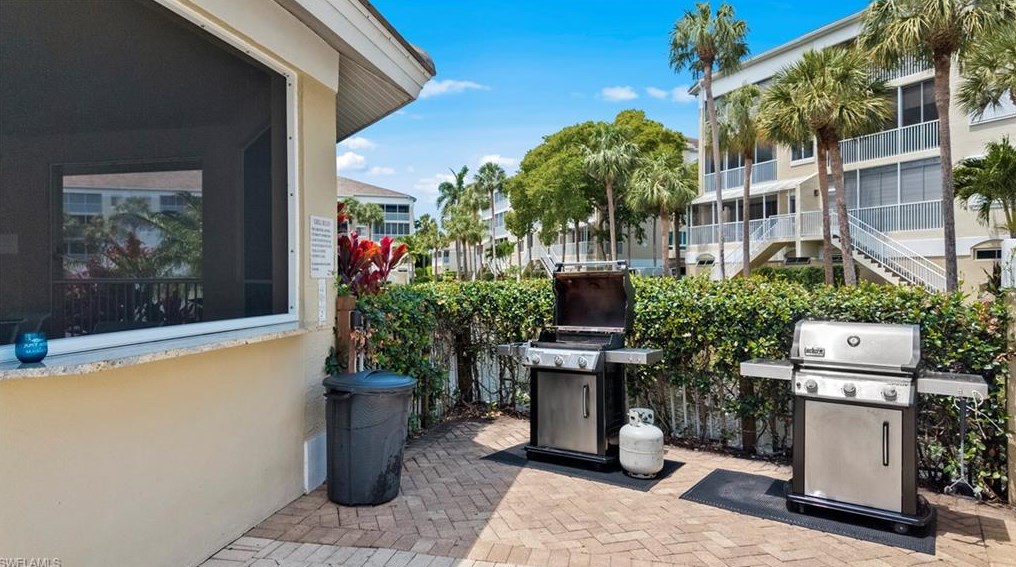 7638 Pebble Creek Cir, Naples FL  34108-6534 exterior