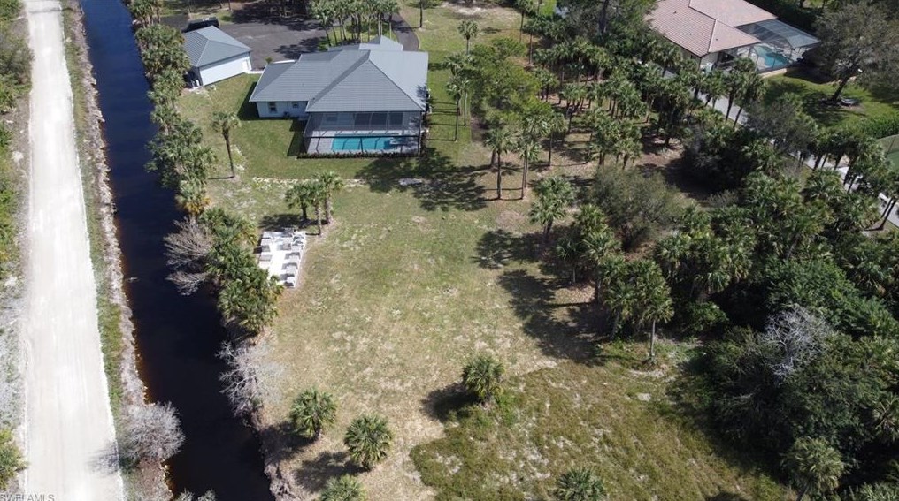 835 11th St, Naples FL  34117-2286 exterior