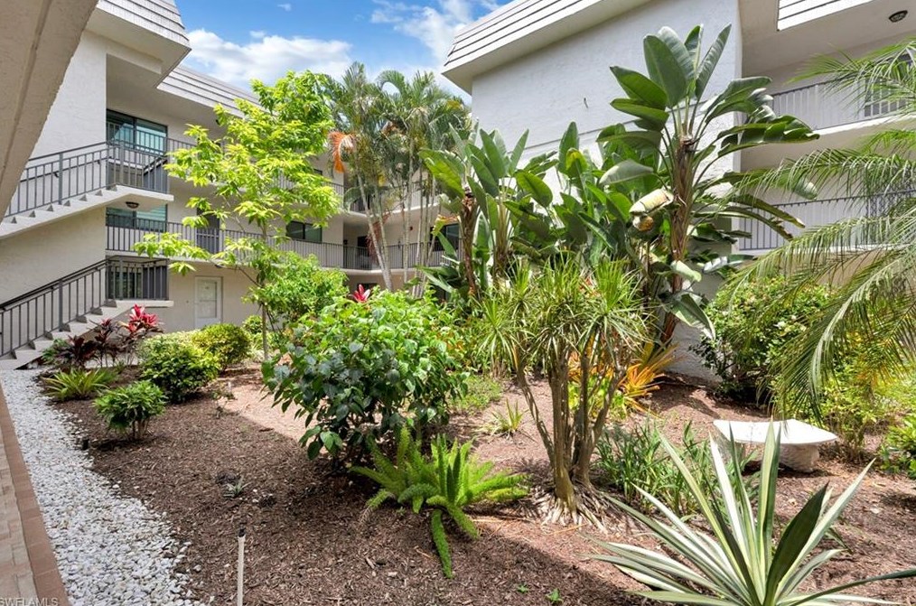 788 Park Shore Dr, Naples FL  34103-3727 exterior