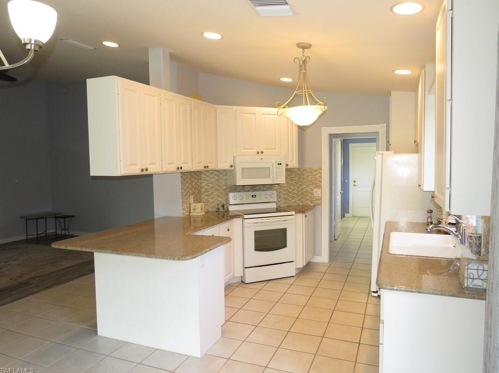 5712 Drummond Way, Naples FL  34119-9522 exterior