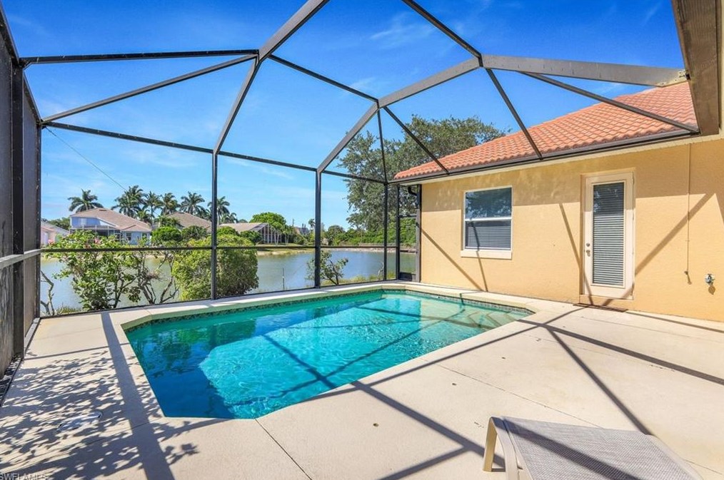 5014 Old Pond Dr, Naples FL 34104-6662 exterior