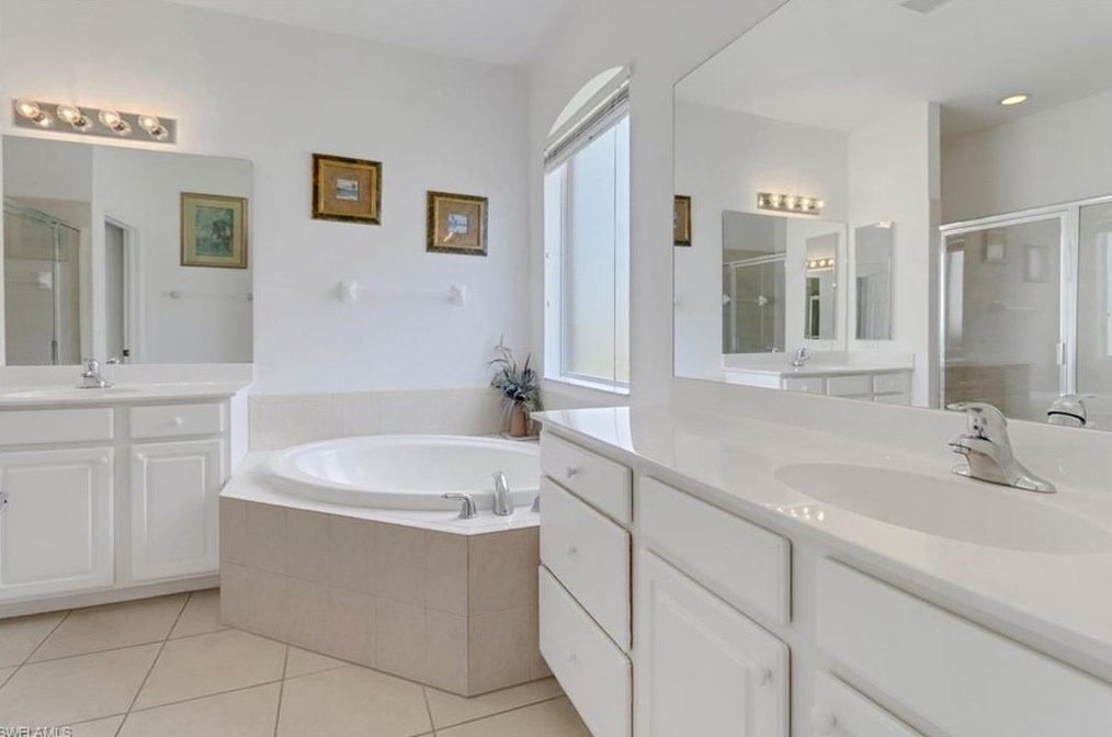 5658 Lago Villaggio Way, Naples FL 34104-5742 exterior