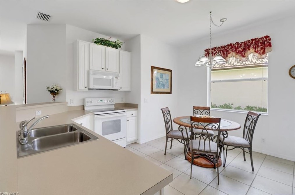 5658 Lago Villaggio Way, Naples FL 34104-5742 exterior