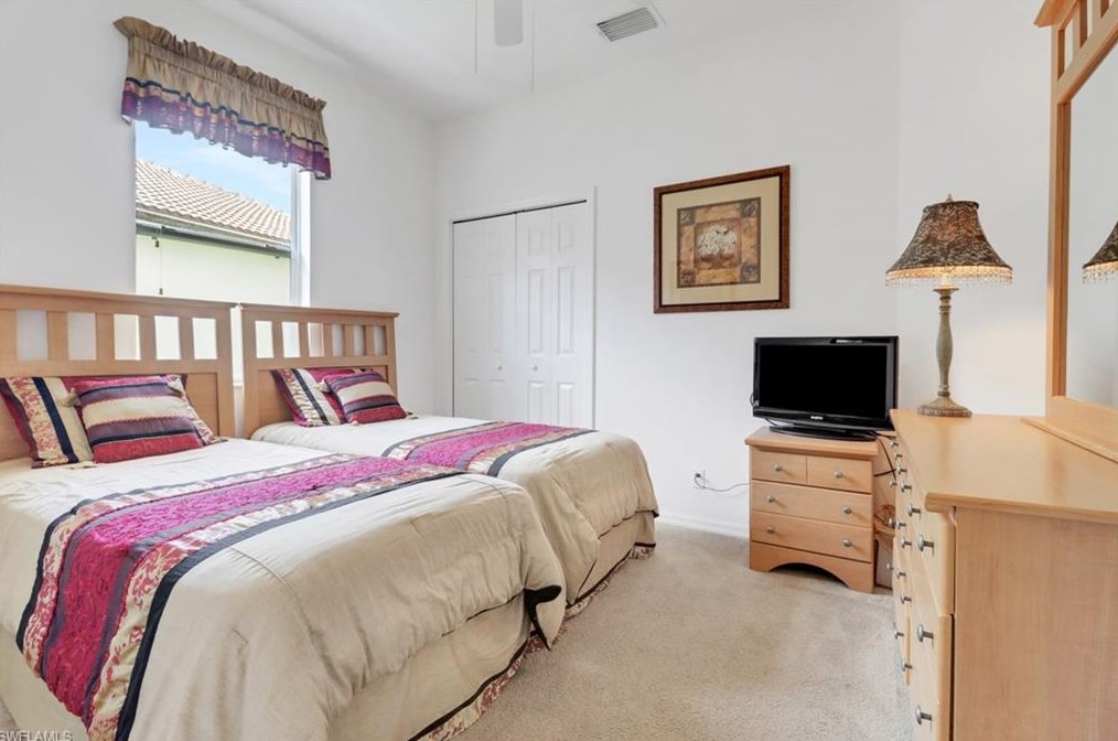 5658 Lago Villaggio Way, Naples FL 34104-5742 exterior