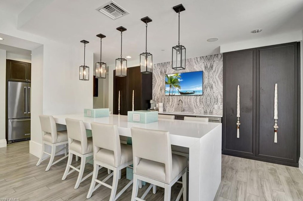 1035 3rd Ave, Naples FL 34102-5813 exterior