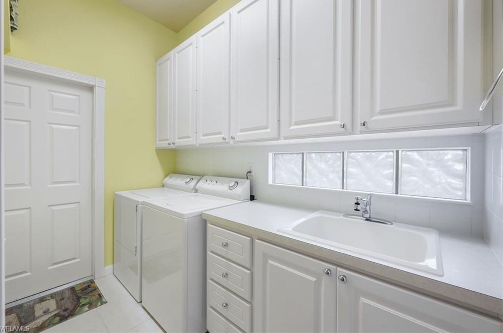 4721 Navassa Ln, Naples FL 34119-9555 exterior