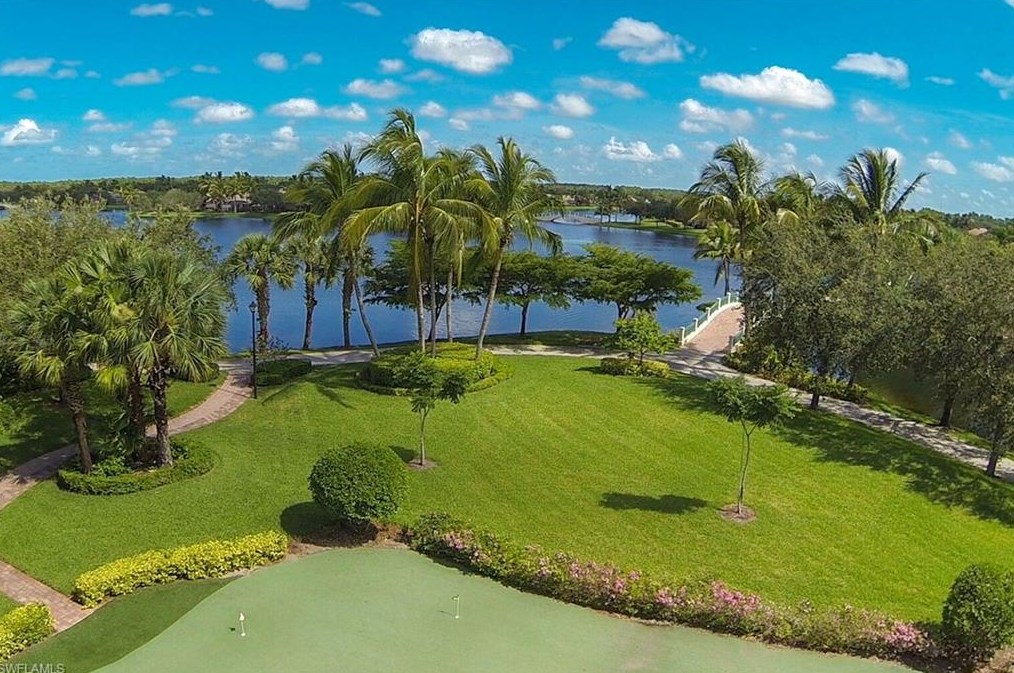 4721 Navassa Ln, Naples FL 34119-9555 exterior