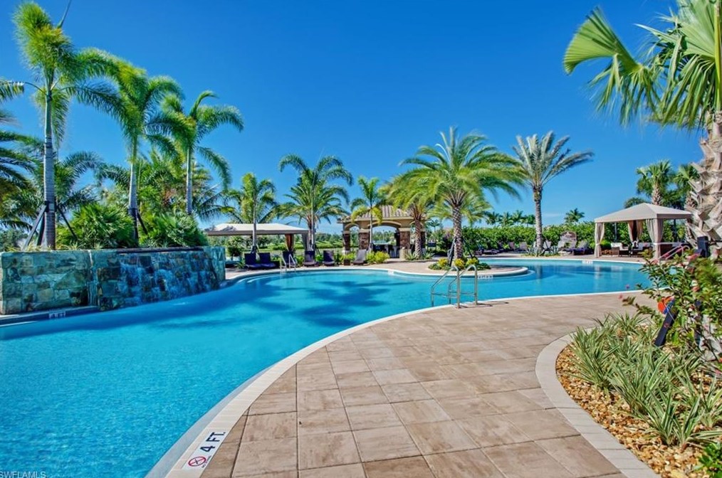 3487 Pacific Dr, Naples FL 34119-8664 exterior