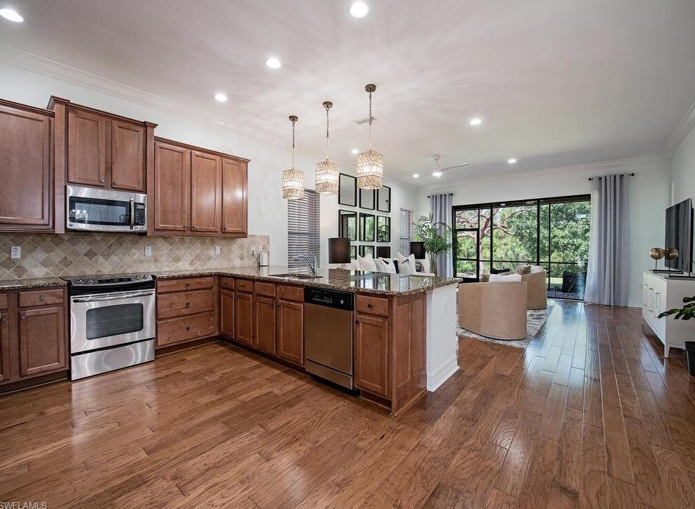 3487 Pacific Dr, Naples FL 34119-8664 exterior