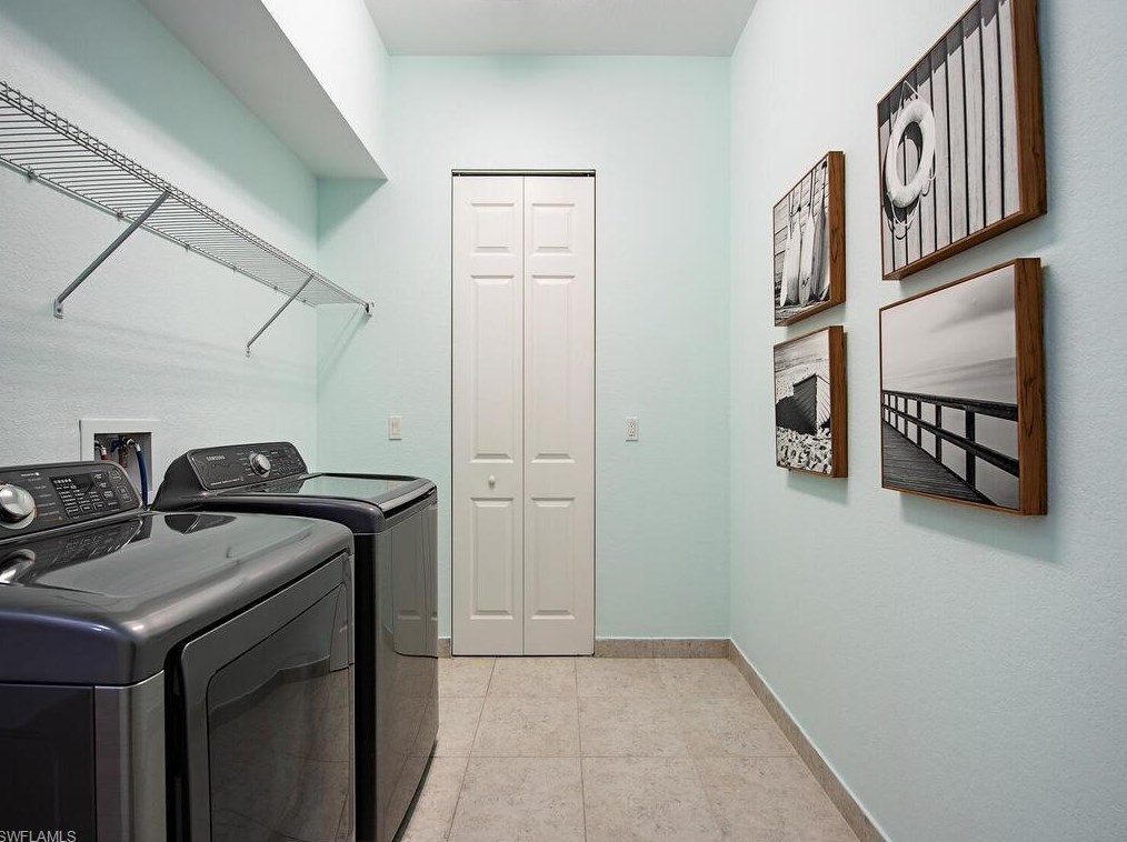 3487 Pacific Dr, Naples FL 34119-8664 exterior