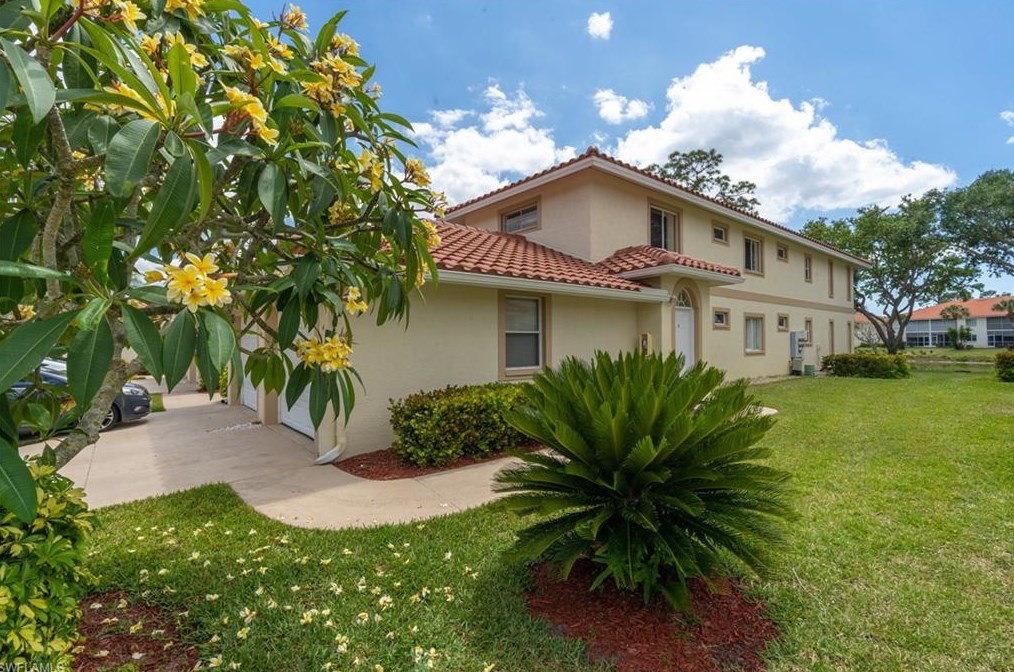 655 Luisa Ln, Naples FL  34104-9430 exterior