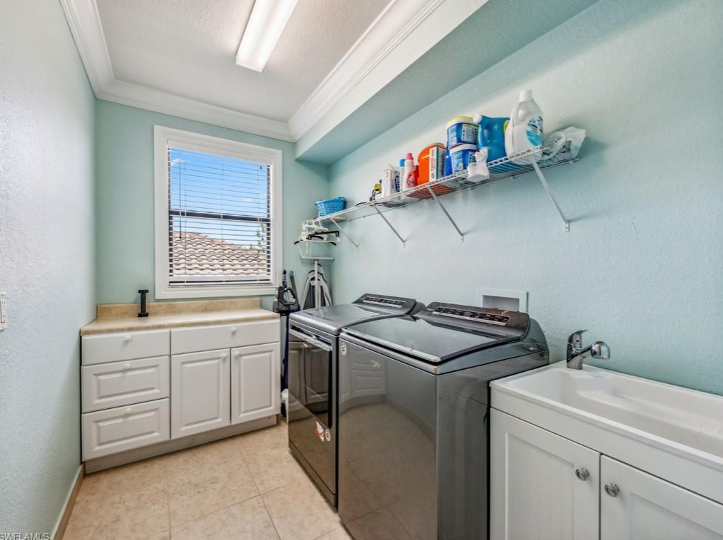 3494 Pacific Dr, Naples FL 34119-8670 exterior