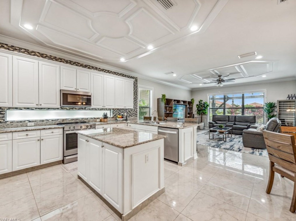 3494 Pacific Dr, Naples FL 34119-8670 exterior