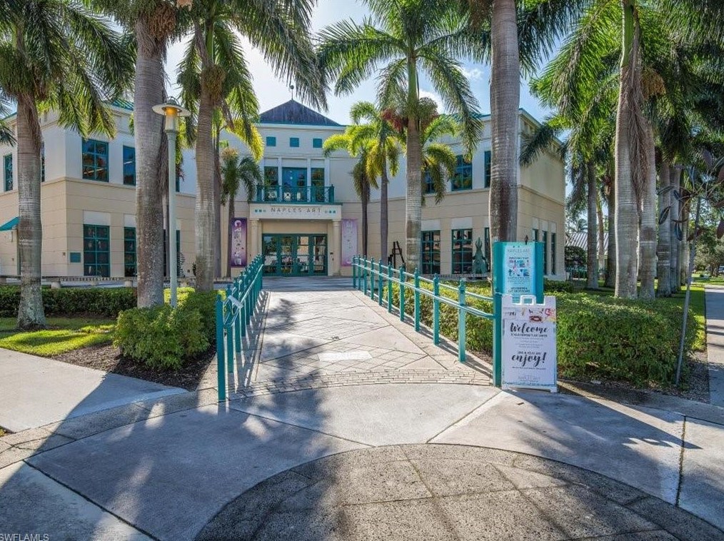 530 4th Ave, Naples FL  34102-6391 exterior