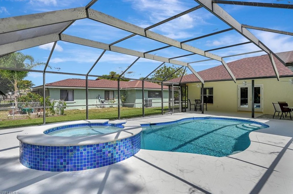 228 Johnnycake Dr, Naples FL 34110-1312 exterior