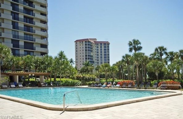 10851 Gulf Shore Dr, Naples FL  34108-3004 exterior