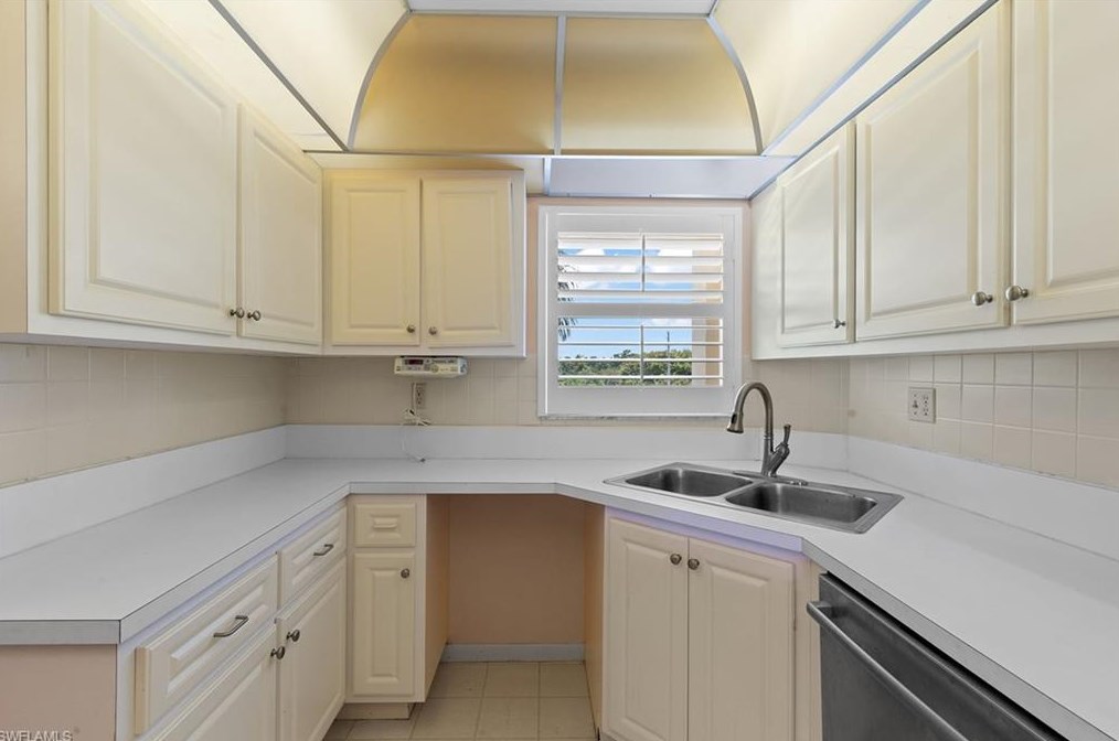 21 High Point Cir, Naples FL 34103-4280 exterior