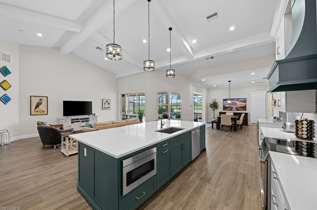 8761 Mustang Is Cir, Naples FL 34113-1640 exterior