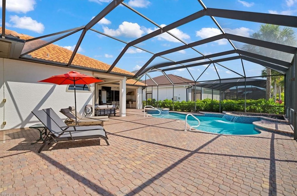 8761 Mustang Is Cir, Naples FL 34113-1640 exterior