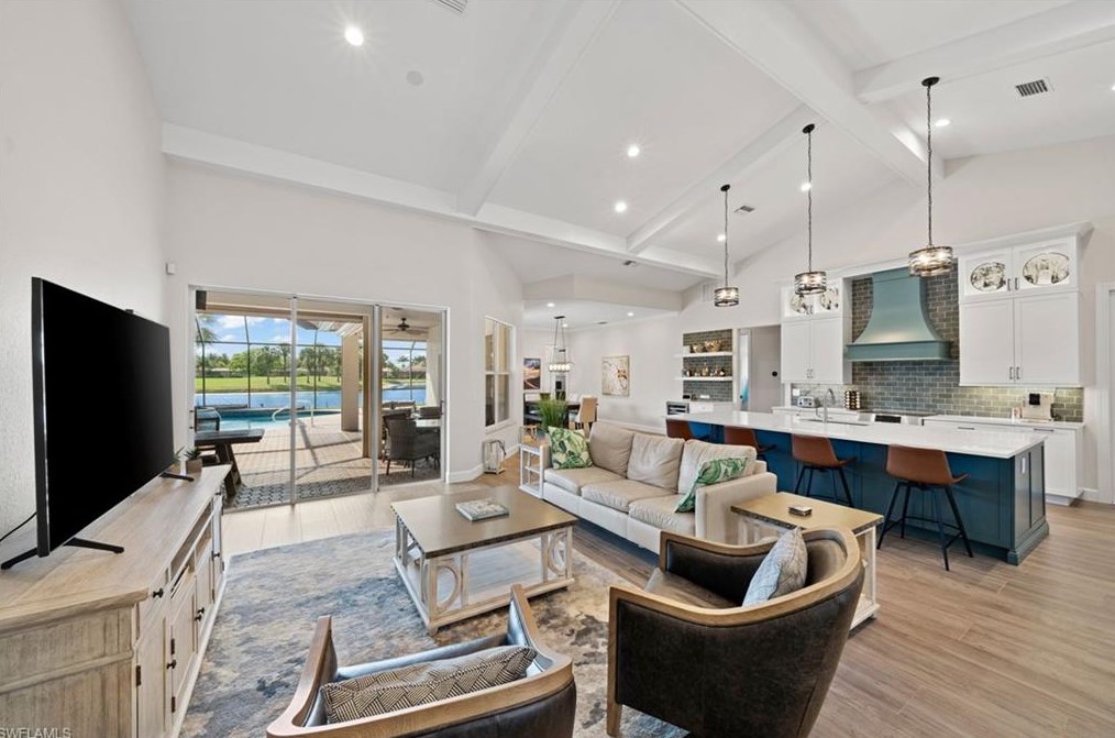 8761 Mustang Is Cir, Naples FL 34113-1640 exterior