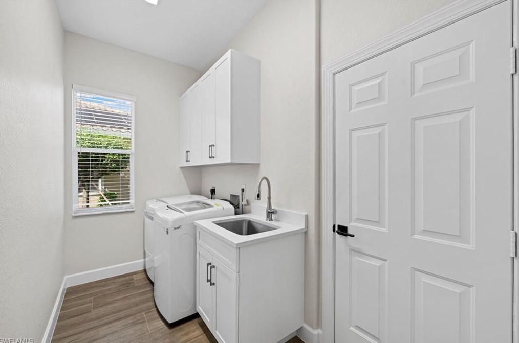 8761 Mustang Is Cir, Naples FL 34113-1640 exterior