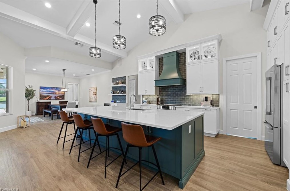 8761 Mustang Is Cir, Naples FL 34113-1640 exterior