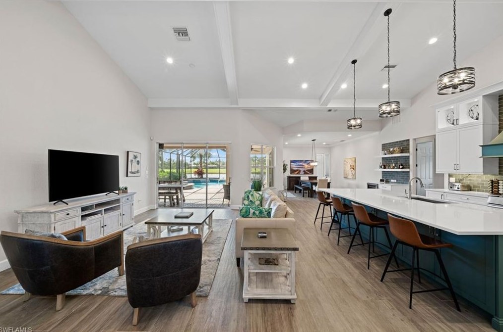 8761 Mustang Is Cir, Naples FL 34113-1640 exterior