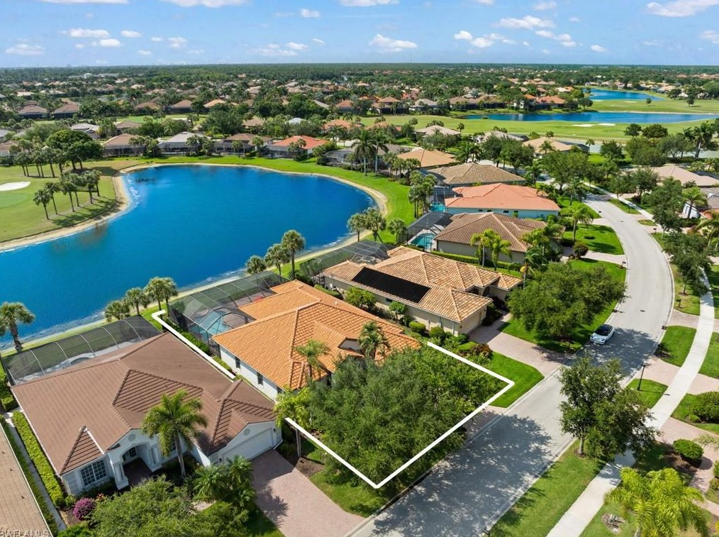 8761 Mustang Is Cir, Naples FL 34113-1640 exterior