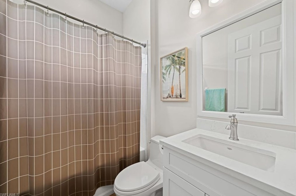 8761 Mustang Is Cir, Naples FL 34113-1640 exterior