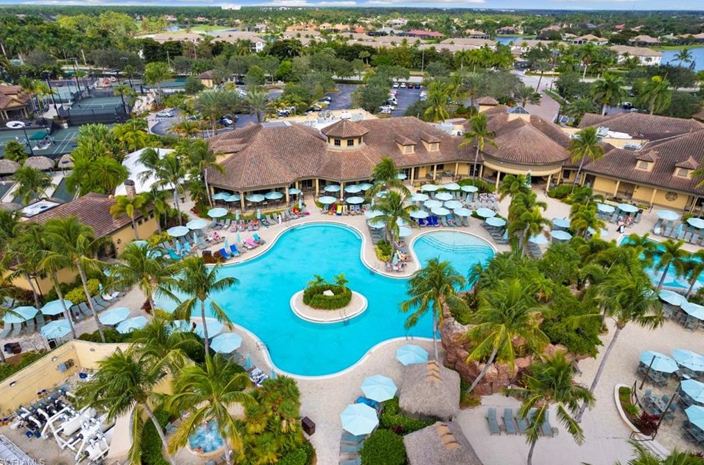 8761 Mustang Is Cir, Naples FL 34113-1640 exterior