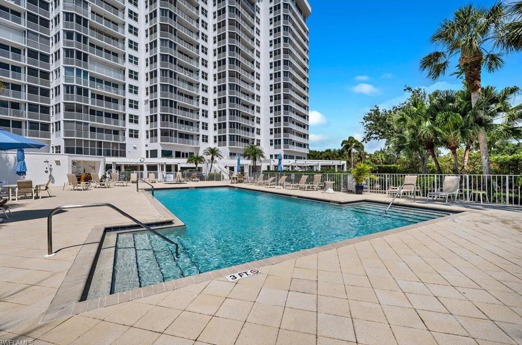 6361 Pelican Bay Blvd, Naples FL  34108-7134 exterior