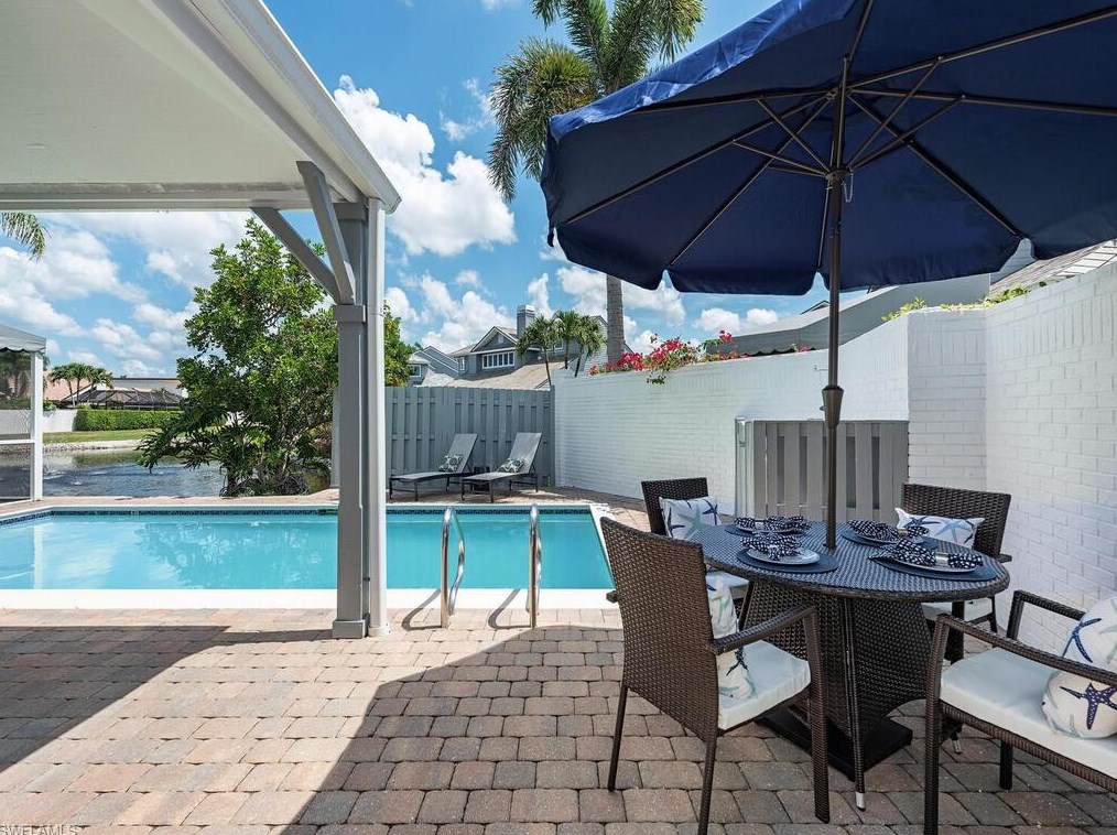 645 Bridgeway Ln, Naples FL 34108-2777 exterior