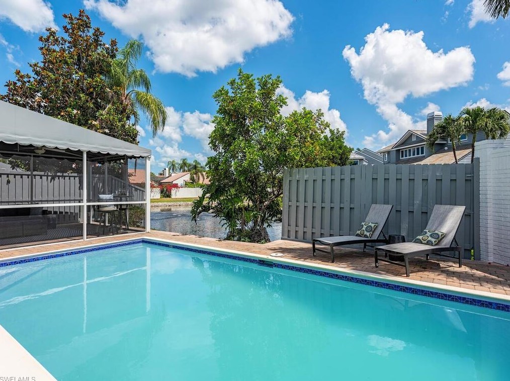 645 Bridgeway Ln, Naples FL 34108-2777 exterior