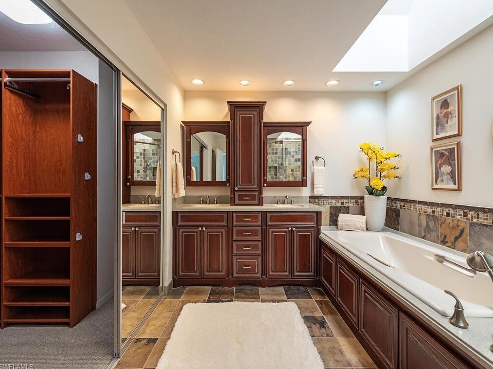 645 Bridgeway Ln, Naples FL 34108-2777 exterior